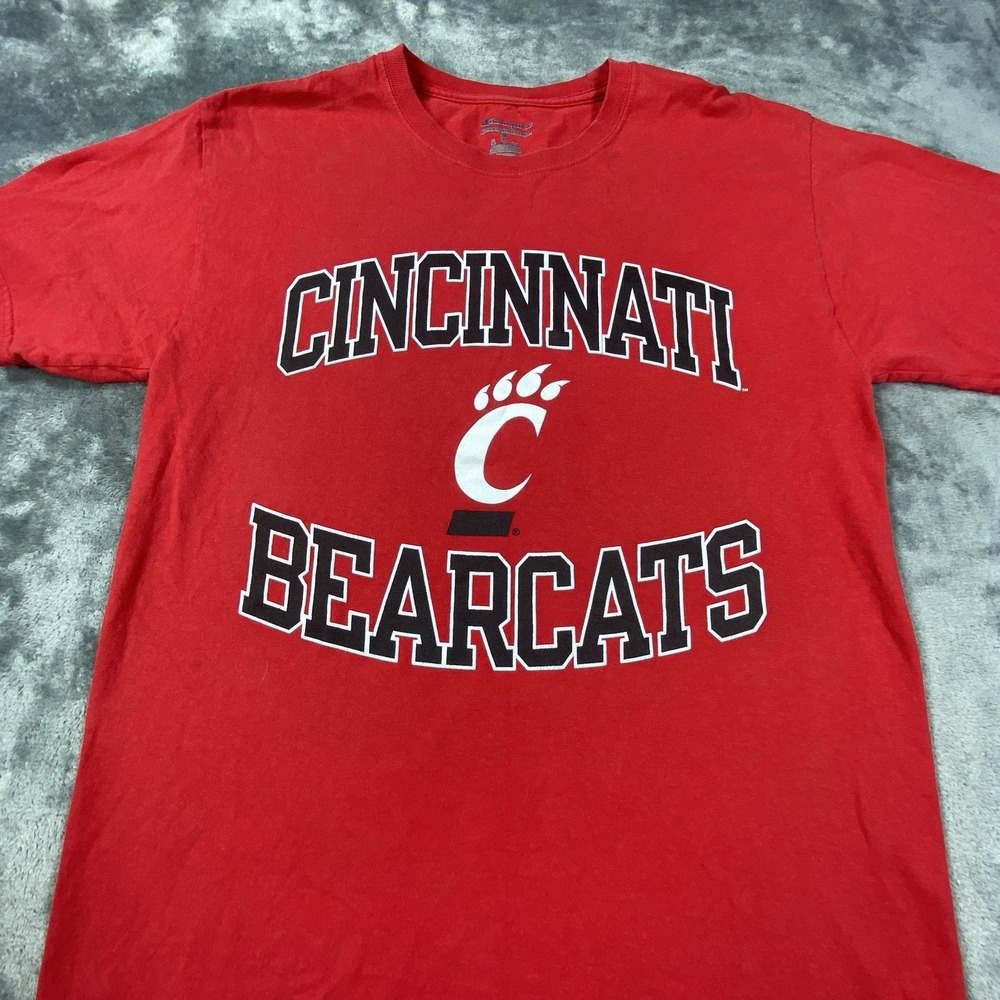 Cincinnati Bearcats Shirt Medium Red Tee Center Logo Spellout College NCAA Team - Picture 1 of 8